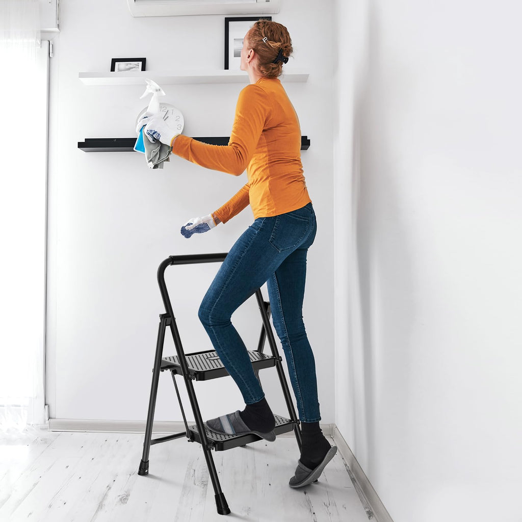 Two Step Ladder with Safety Lock N919492