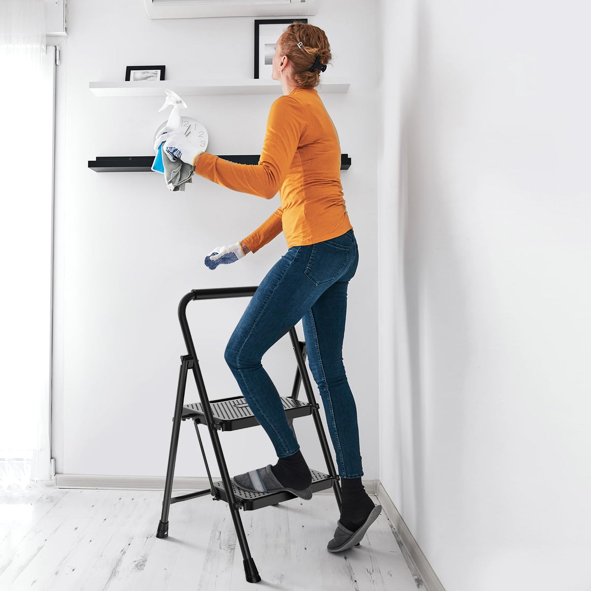 Two Step Ladder with Safety Lock N919492