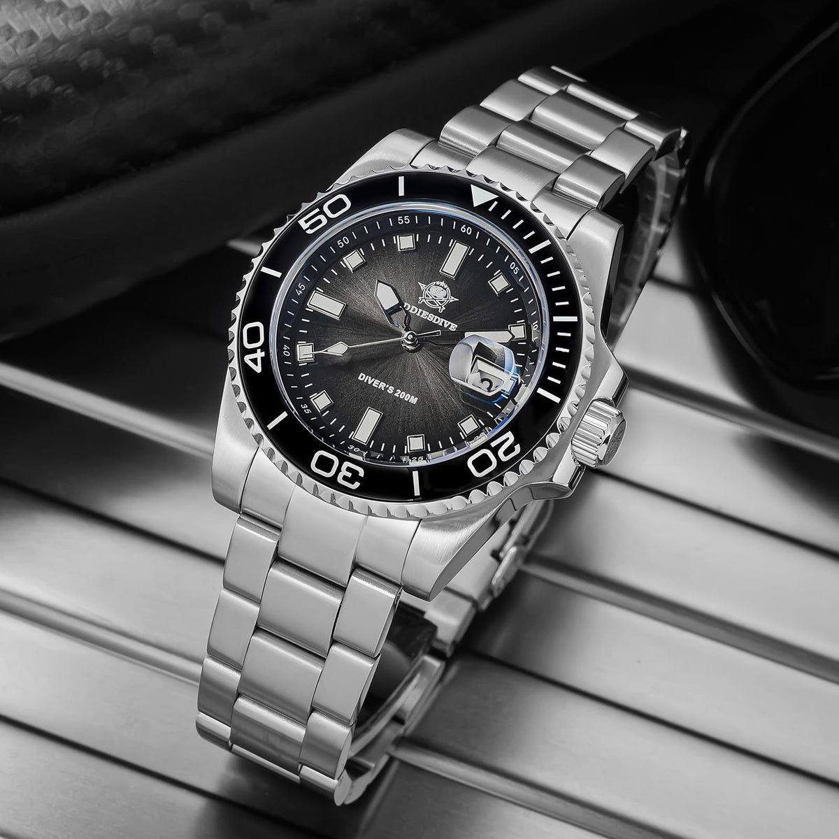 41 MM Mens Dive Watch Quartz Movement 200 M Waterproof Luminous Analog Gradient Dial W589