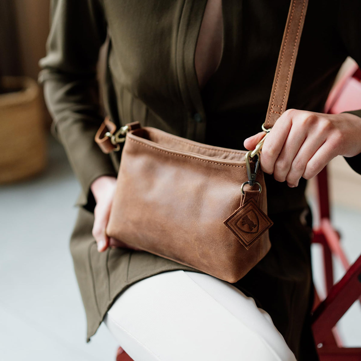 Full Grain Leather Crossbody Purse U697
