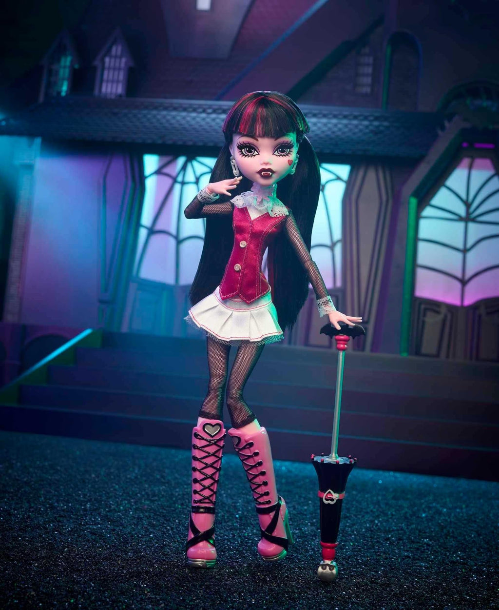 Monster High Draculaura Reproduction Doll with Pet, Display Stand & Accessories N669116
